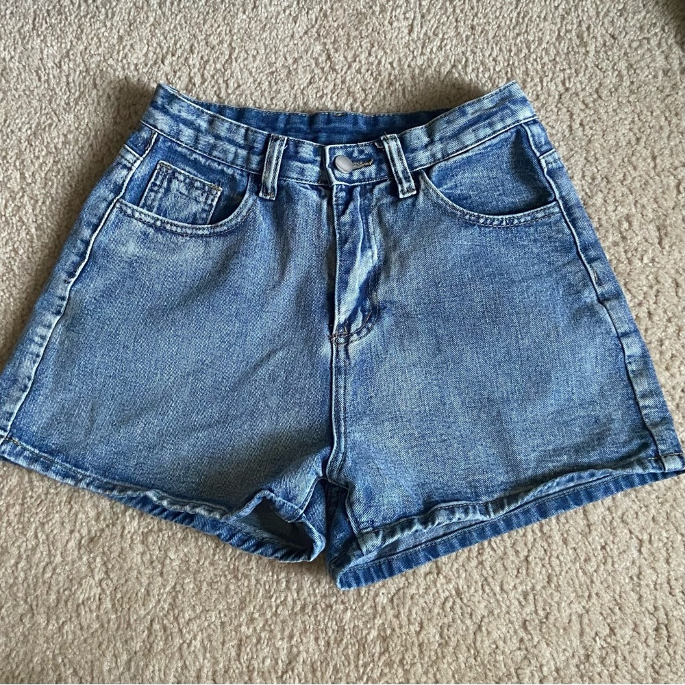 Teen’s Jean Shorts w/ Pink Pocket Design